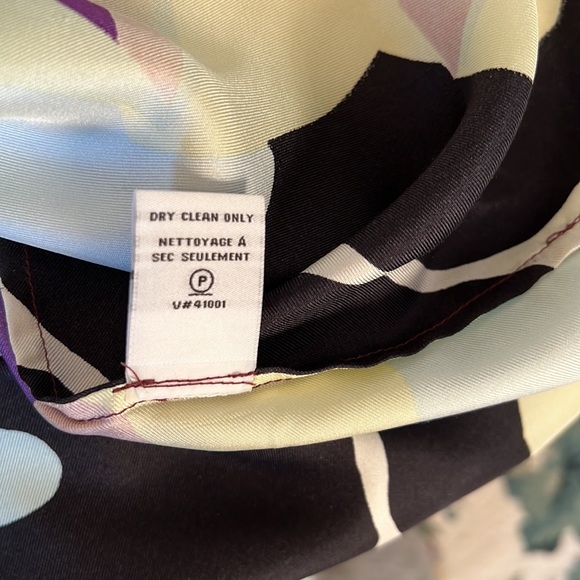 NWOT Diane von Furstenberg silk top. Size M - Picture 12 of 16